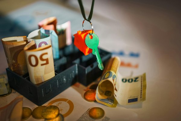 What safety features are essential for family cars in the UK?